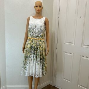 Gabby Skye Dress Size 12 White Floral Lace Scoop Neck Sleeveless Belted Lined
